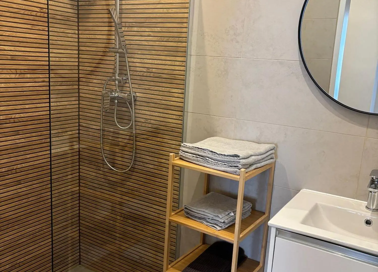 Traumhafte Wohnung Fuer 3, Grosszuegig, Walk In Dusche Wien Østrig
